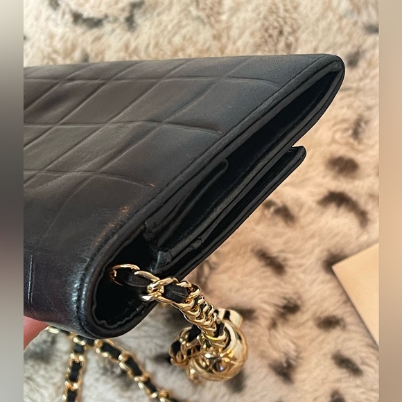 CHANEL Black and Gold Quilted Wallet - Picture 5 of 16
